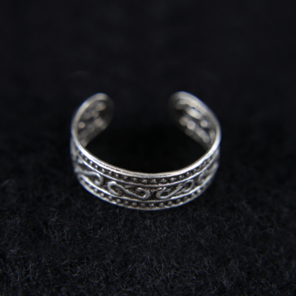 Roman Pattern Silver Toe Ring